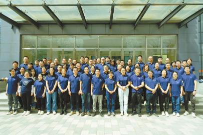 海拔4410米 有一群青年仰望星空