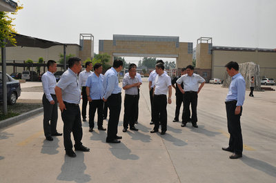 農發行河南省分行黨委書記、行長謝文蒞臨林河酒業和銀河棉業調研