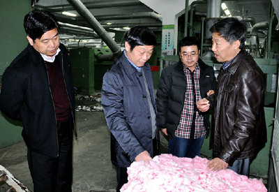 商丘中院孫同占院長赴閆集法庭及銀河棉業(yè)調(diào)研指導